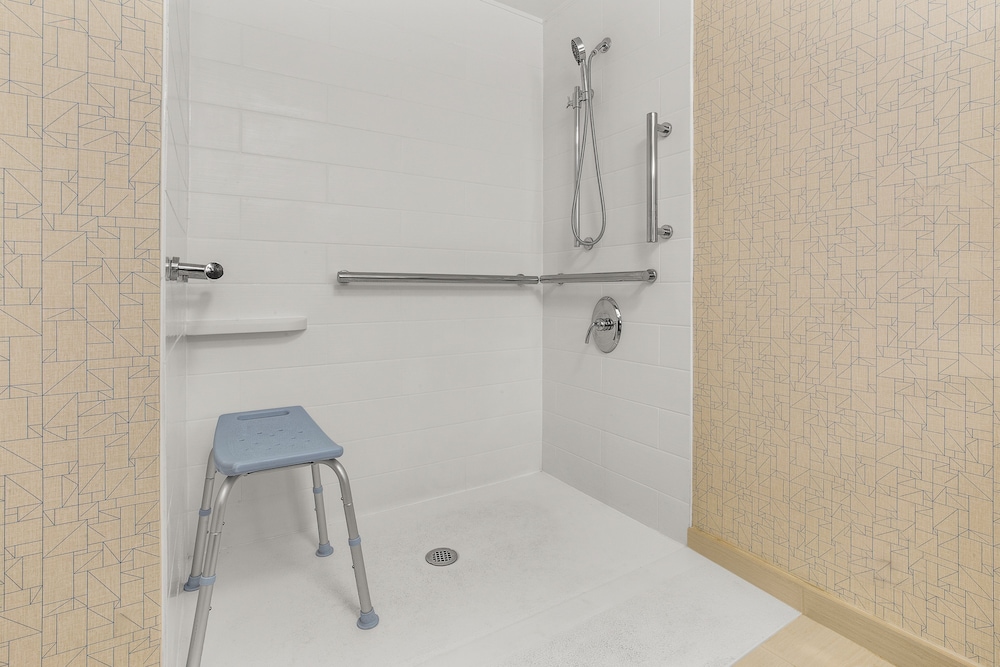 Holiday Inn Express & Suites Tacoma by IHG - photo 9