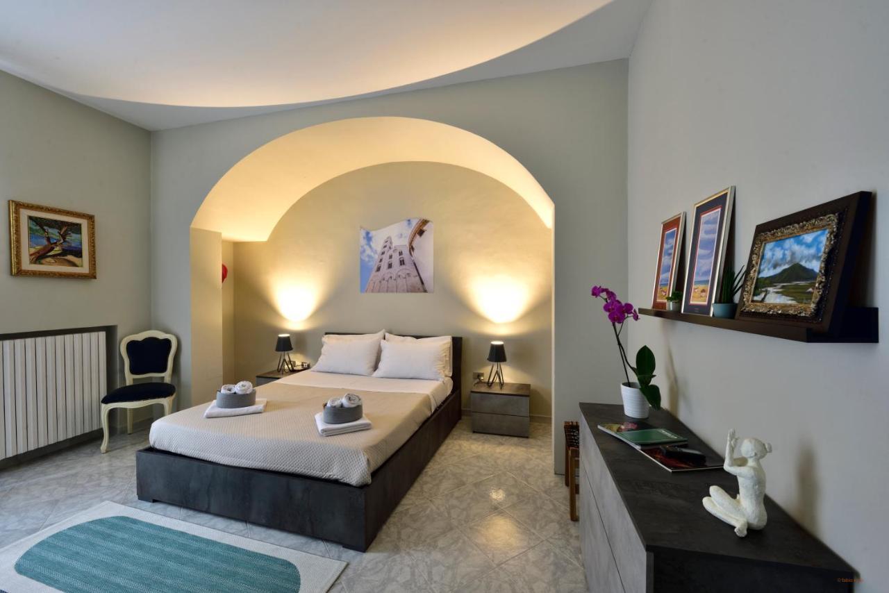 Ciaobari Apartment Elegant 4 Bedrooms in the Heart of Old Town — 4-Star Luxury Hotel in Bari, Italy