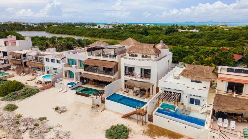 Casa Javi Ocean Front located Mid Isla Mujeres — 4-Star Luxury Hotel in Isla Mujeres, Mexico