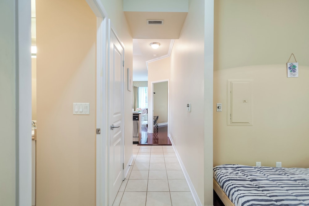 Rivetstays The Yonge Grand Suites in Toronto, Canada