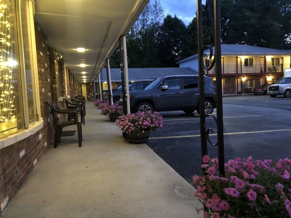 Rolling Hills Motel - photo 31
