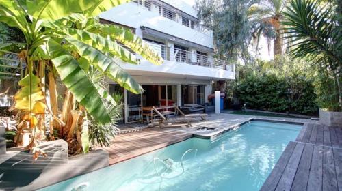 Roi Albert 2 — 4-Star Luxury Hotel in Cannes, France