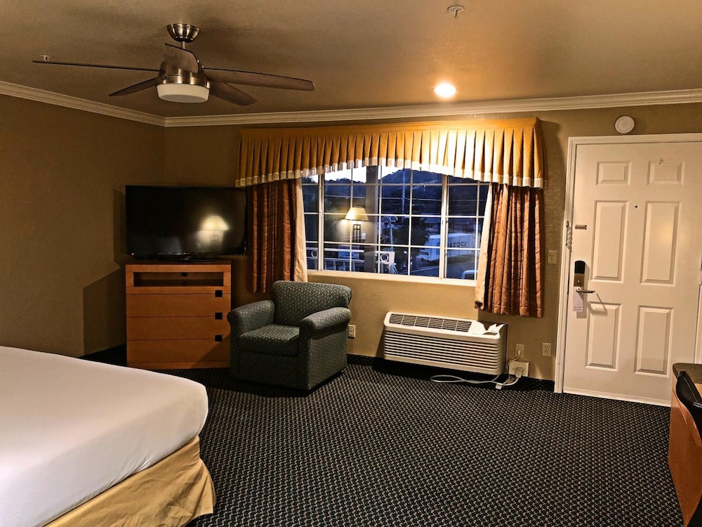 Lake Point Lodge - photo 17