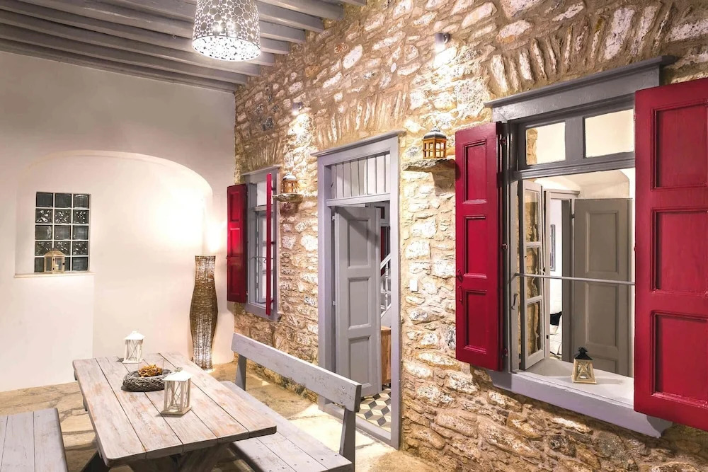 Villa Gaia Mykonianvilla — 4-Star Luxury Hotel in Ano Syros, Greece