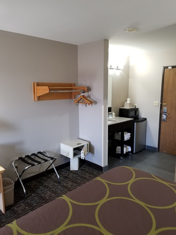Super 8 by Wyndham Fort Collins - photo 6