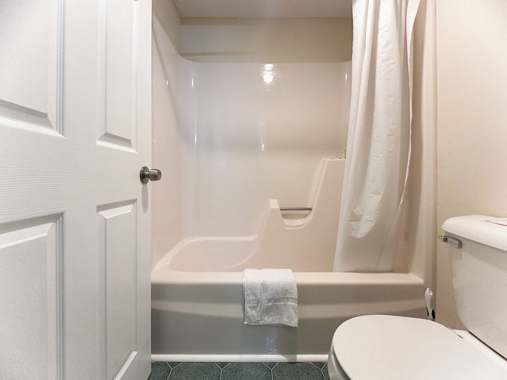 Lake Shore Farm Inn - photo 37