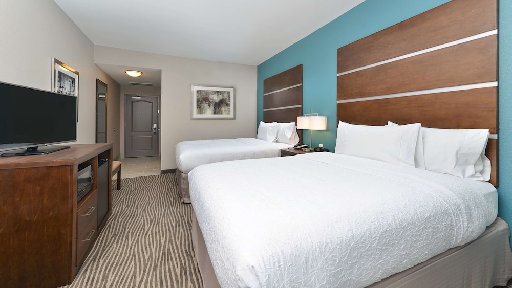 Hampton Inn & Suites Des Moines Downtown - photo 19