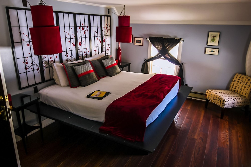 Admiral Peary Inn Bed & Breakfast - photo 10