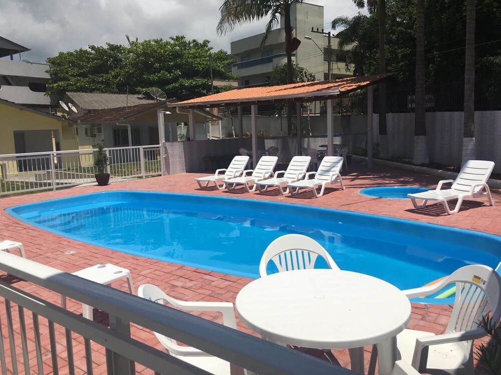 Sobrado 2 Casa com piscina 10 pessoas