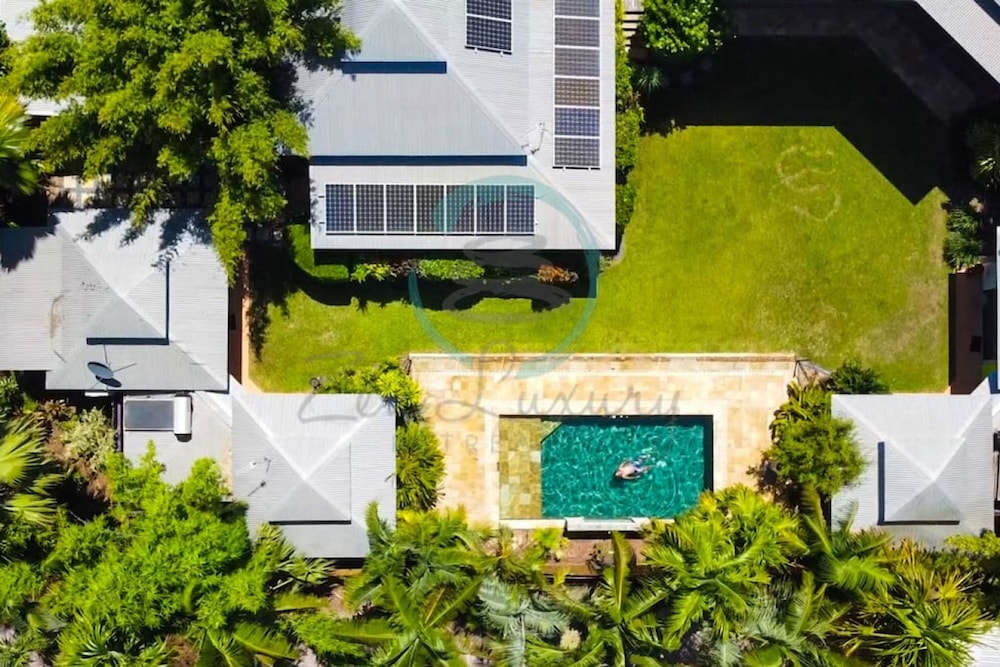 Zenhouse: 6 BR Balinese Tropical Oasis in Nightcliff Central — 4-Star Luxury Hotel in Nightcliff, Australia