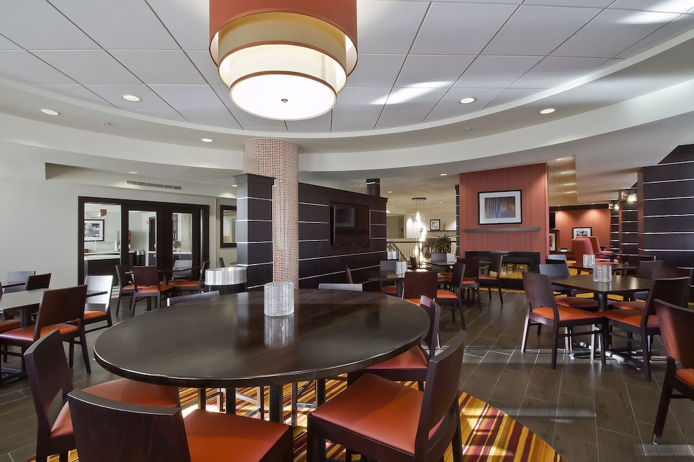 Hampton Inn & Suites Columbus Downtown - photo 53