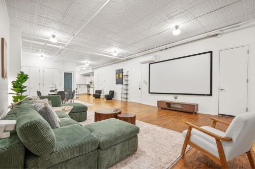 Massive SoHo Loft 4 Bedrooms 2 Bath 8 beds
