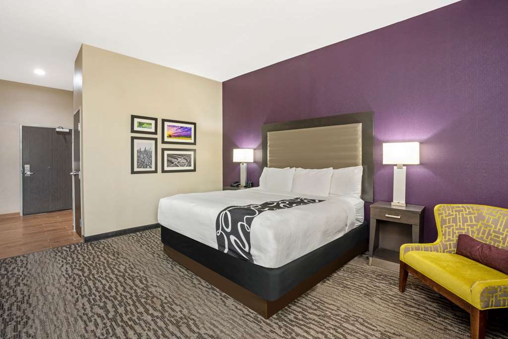 La Quinta Inn & Suites by Wyndham College Station South - photo 26