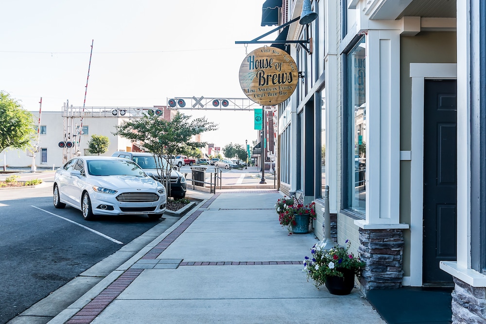 Hampton Inn Dickson - photo 44