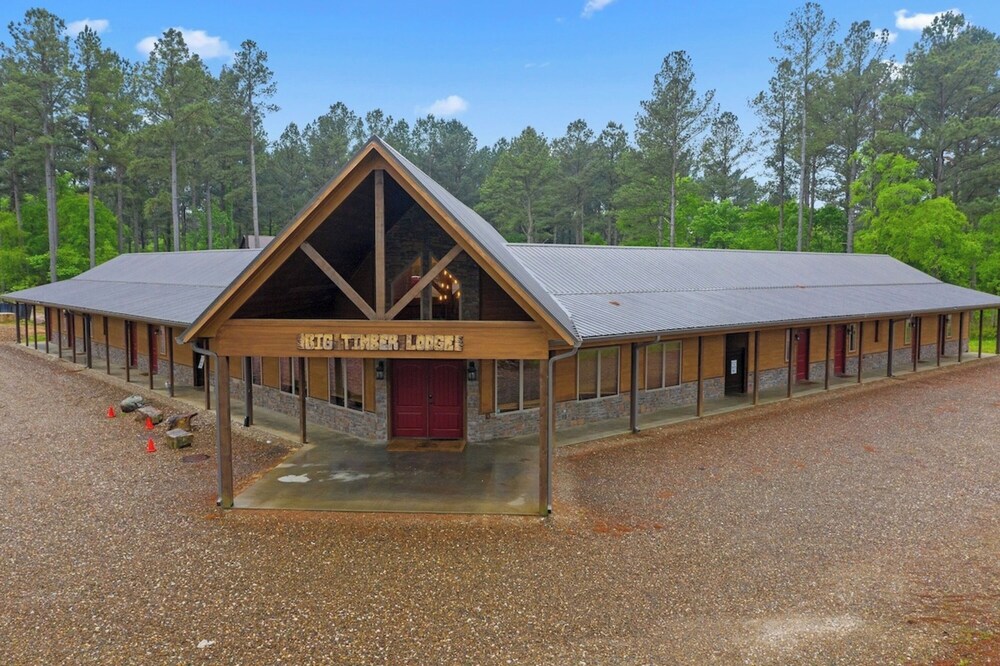 Big Timber Lodge — 4-Star Luxury Hotel in Broken Bow, United States
