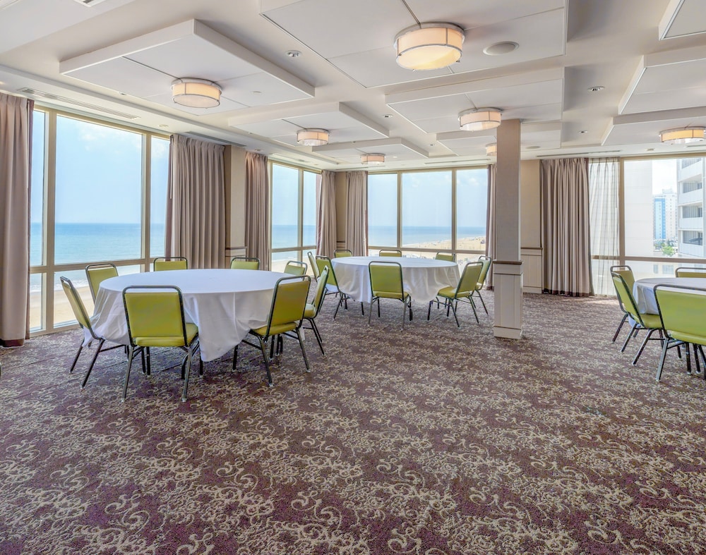 Holiday Inn & Suites Virginia Beach North Beach by IHG - photo 63