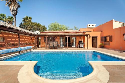 Villa Esselle — 4-Star Luxury Hotel in San Miguel De Abona, Spain