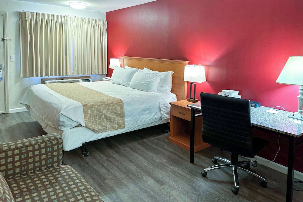 Econo Lodge Edmonds North Seattle - photo 7