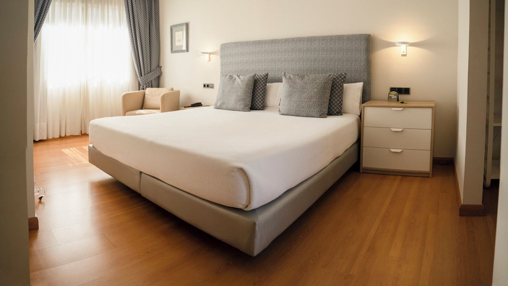 Hotel Sercotel Tres Luces in Vigo, Spain