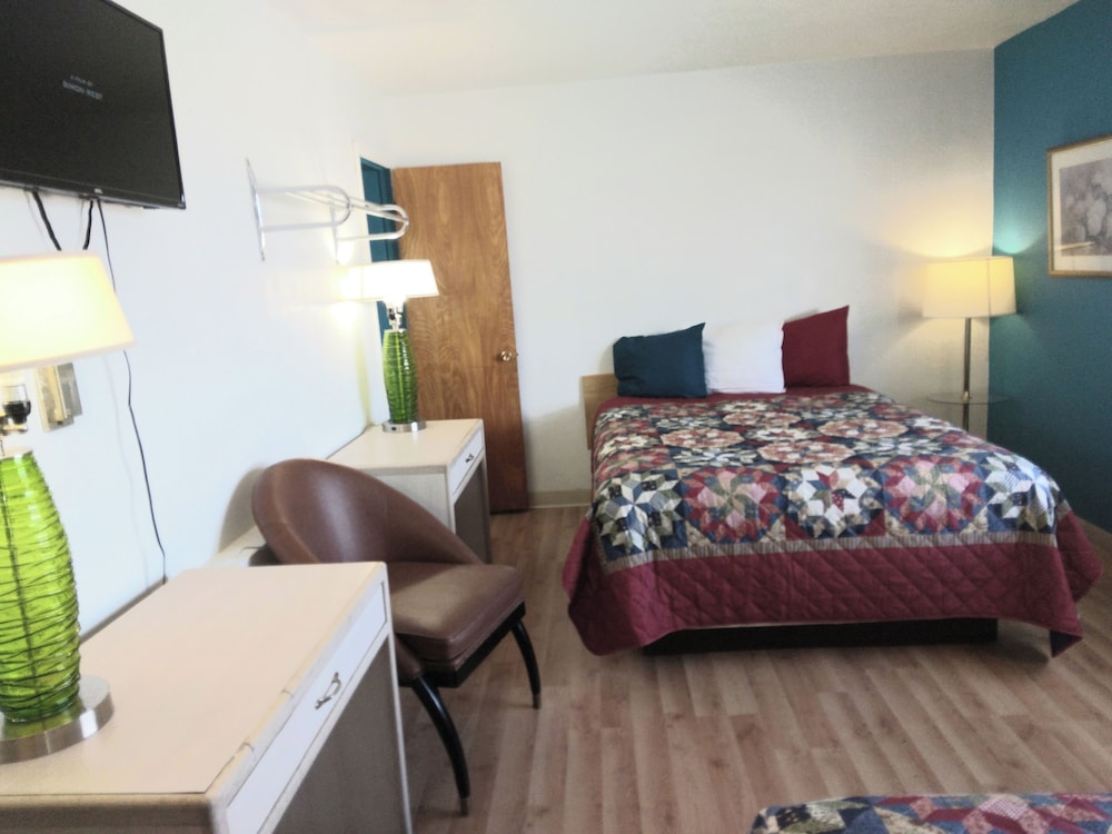 Capri Motel - photo 35