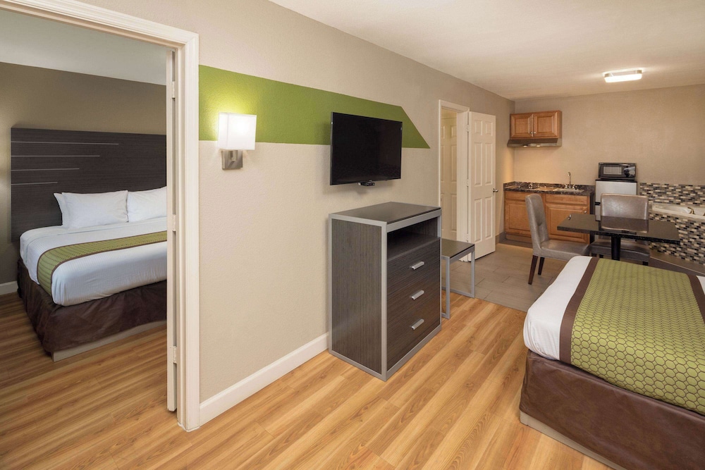 Clarion Pointe Athens I 65 - photo 20