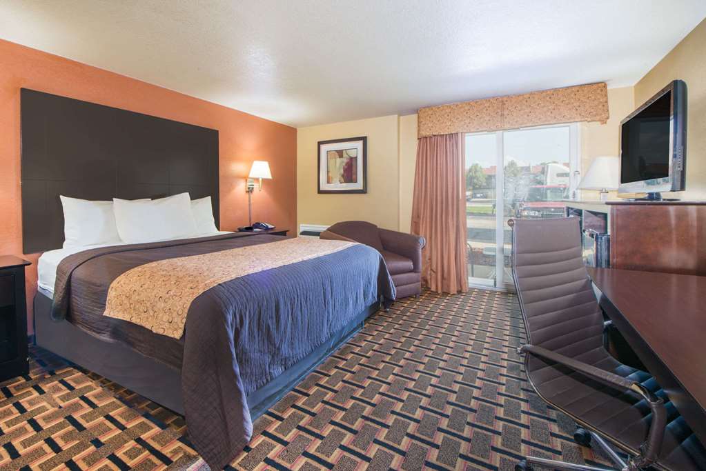 Days Inn by Wyndham Joplin - photo 10