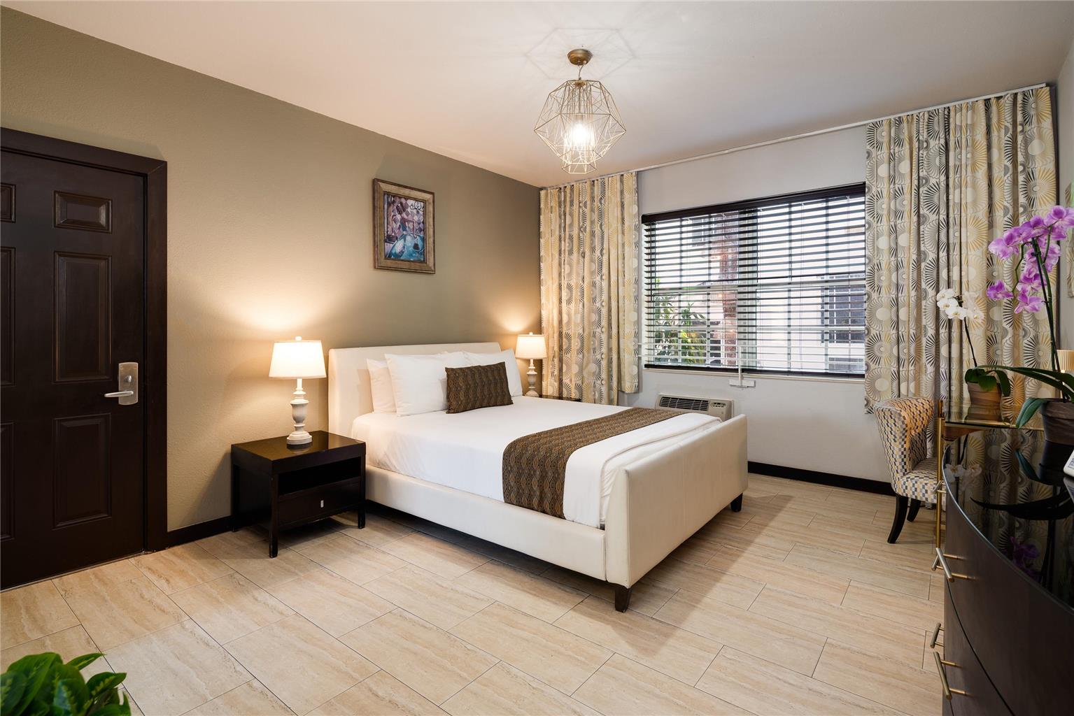 Tradewinds Apartment Hotel - photo 9