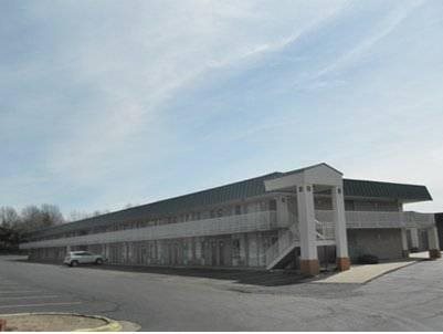 Econo Lodge Inn & Suites