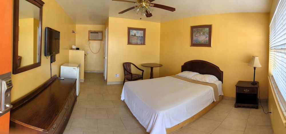 Canadian Inn - photo 3