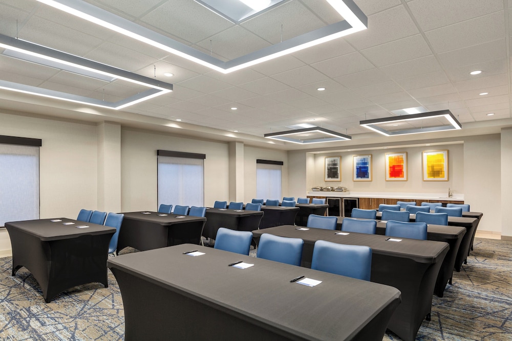 Holiday Inn Express and Suites Tuscaloosa University an IHG Hotel - photo 56
