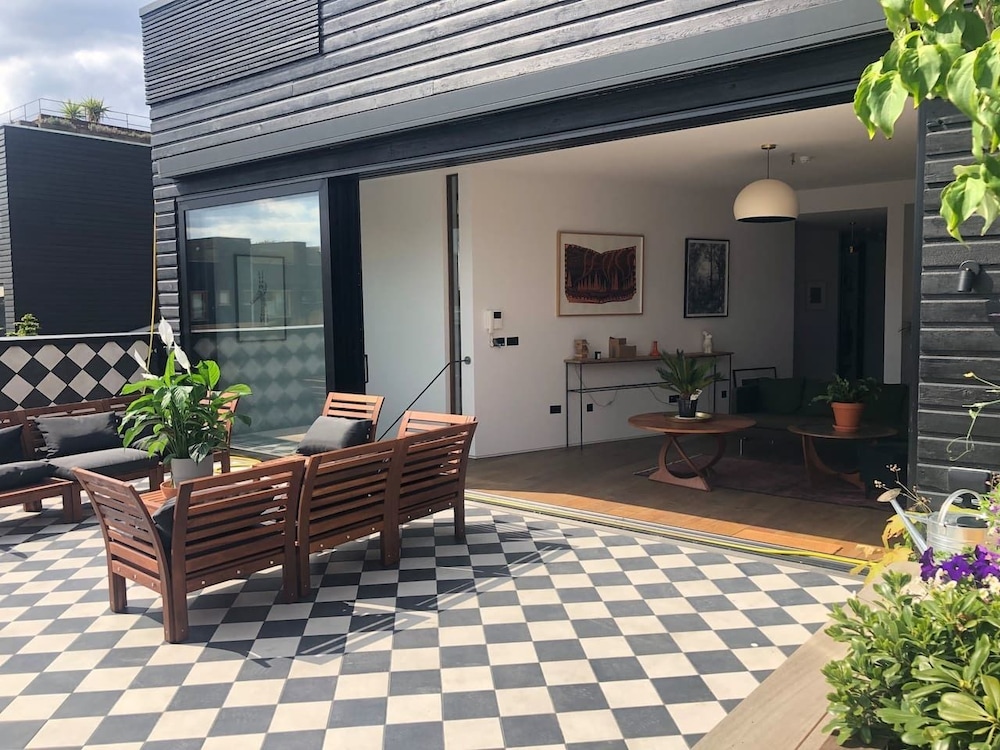 3 Bed Flat W 2 Terraces In Hackney East London — Hackney