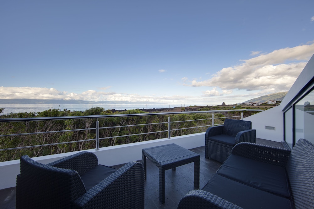 Casas da Junqueira — 4-Star Luxury Hotel in Sao Roque Do Pico, Portugal