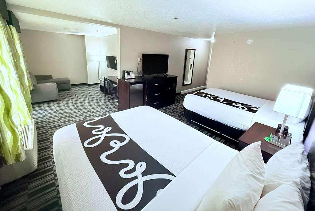 La Quinta Inn & Suites by Wyndham Orlando Universal area - photo 13