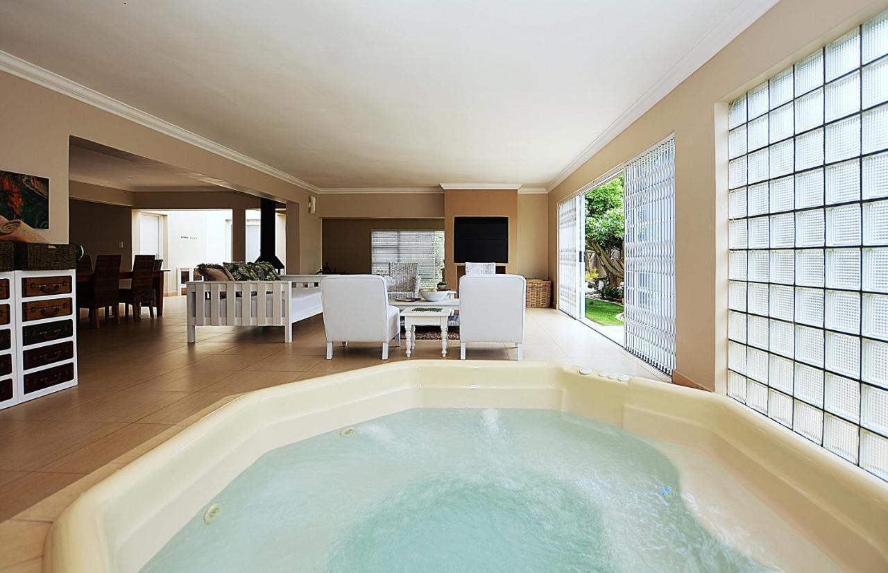 Gem with indoor jacuzzi - last minute hotel in Cape Town