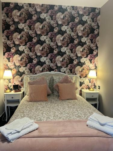 Anita in Unknown City, France