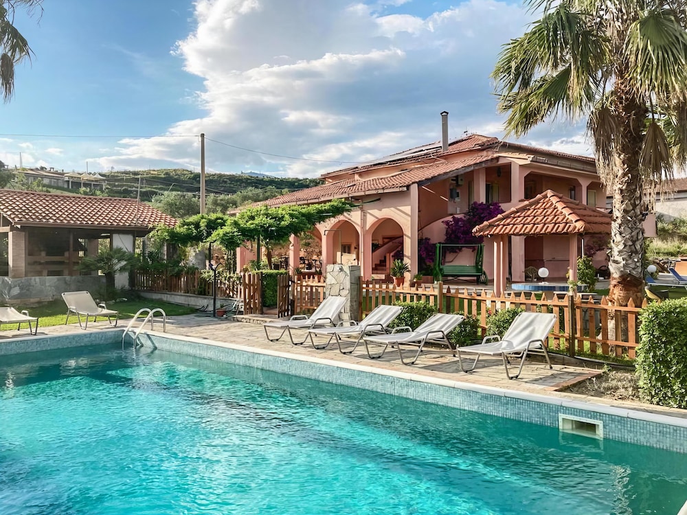 Villa Fiorita — 4-Star Luxury Hotel in Casal Velino, Italy