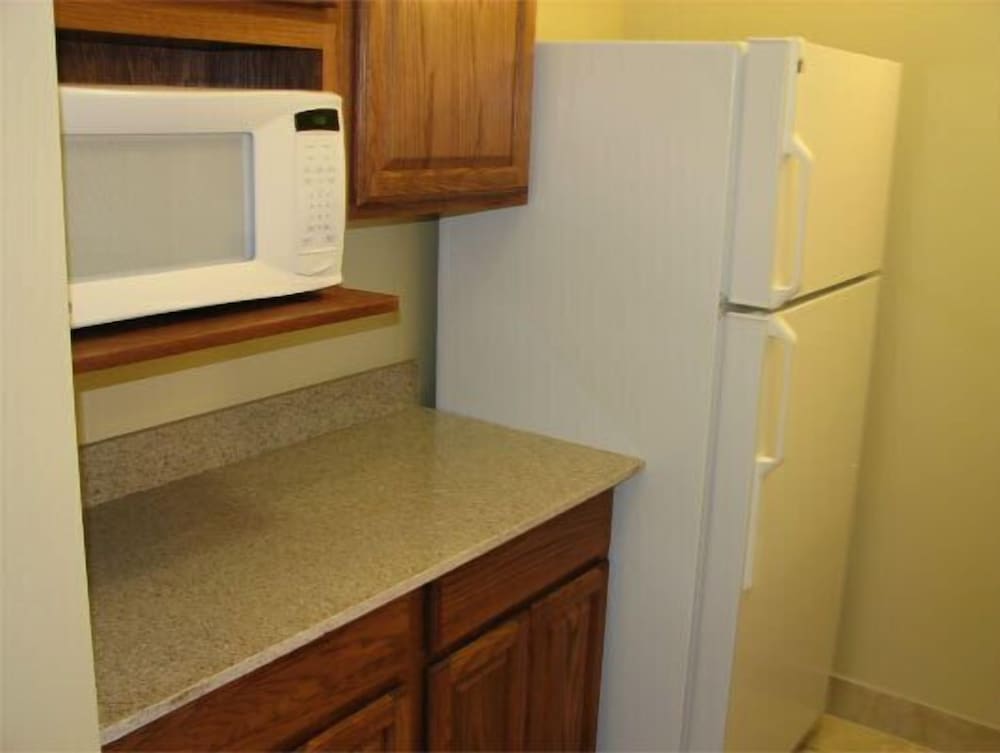 Randolph Inn and Suites - photo 17