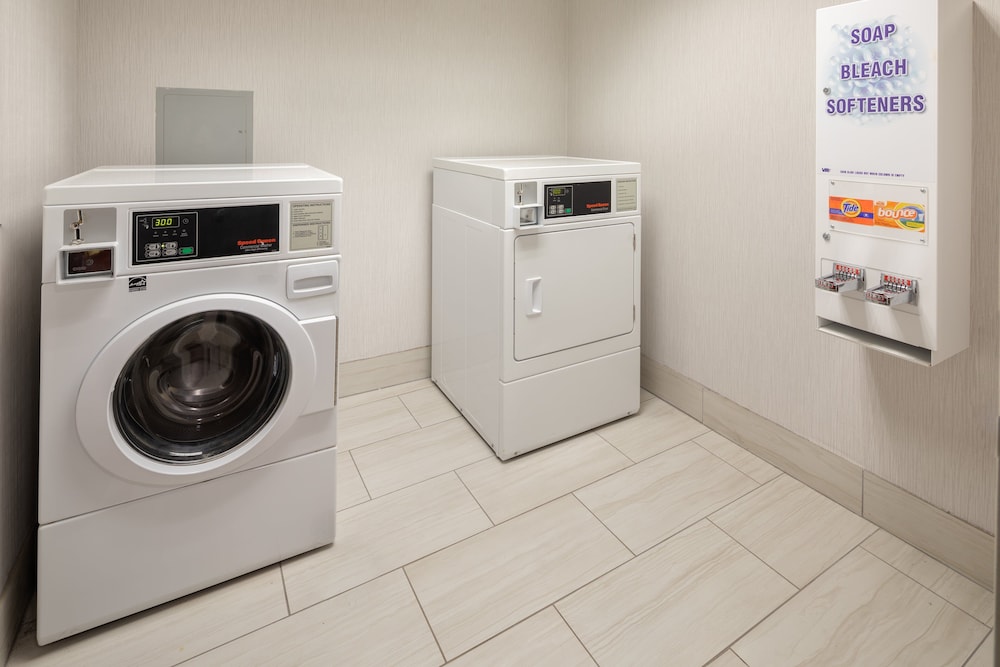 Holiday Inn Express & Suites Bradley Airport by IHG - photo 12