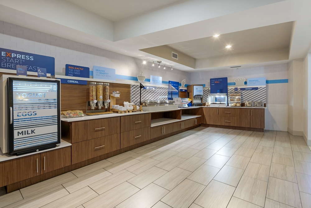 Holiday Inn Express Hotel & Suites The Villages by IHG - photo 67