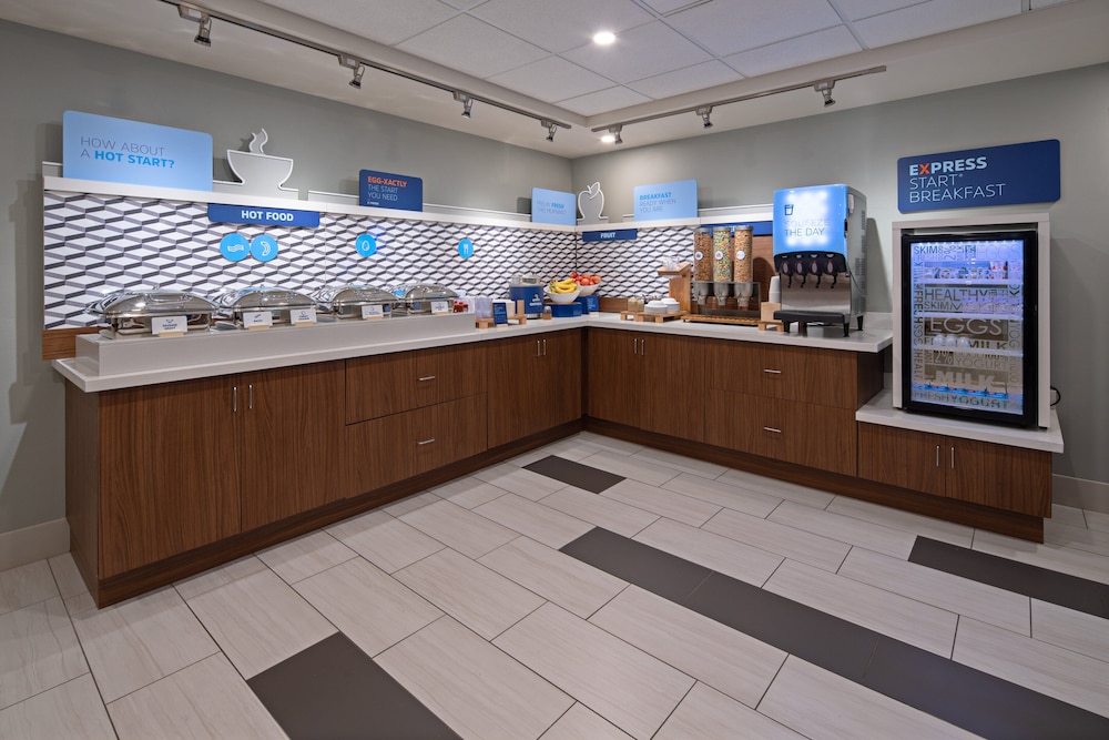 Holiday Inn Express & Suites Seattle Sea Tac Airport - photo 26