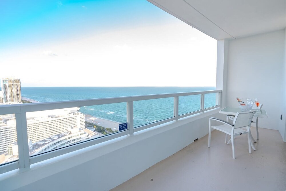 Fontainebleau Miami Beach Private Luxury Suites - photo 426