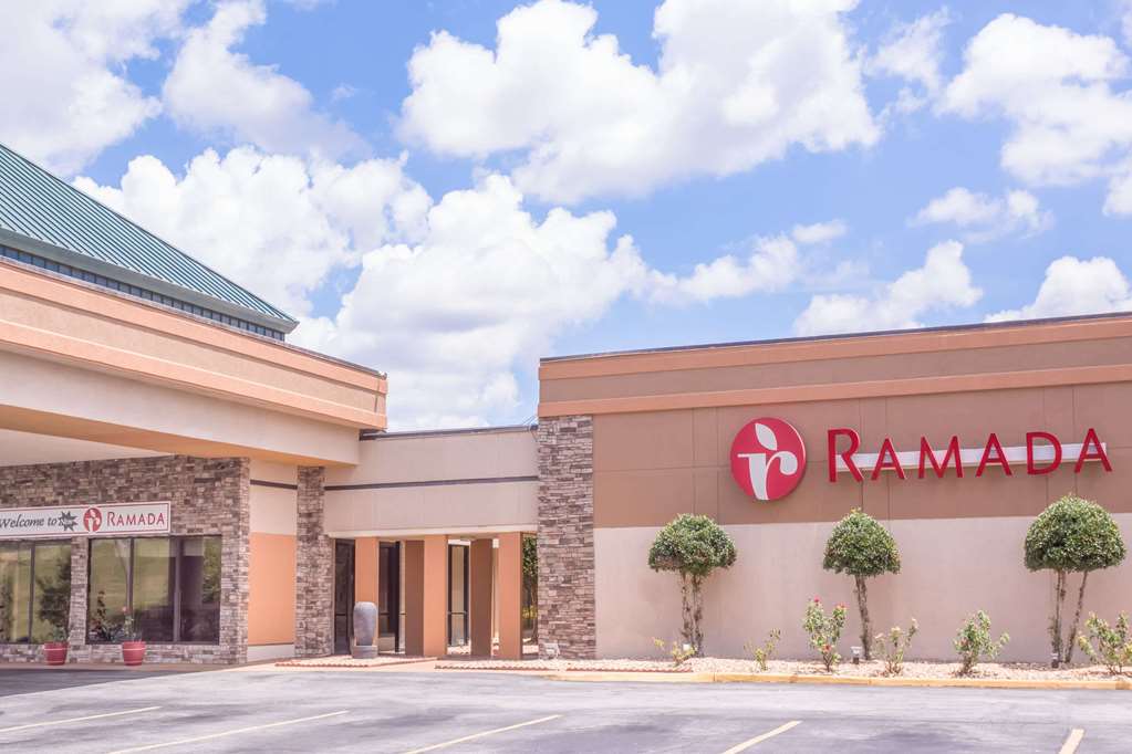 Ramada by Wyndham Macon in Macon, United States
