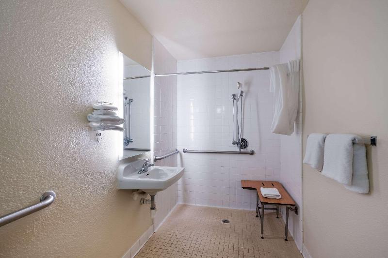 Quality Inn Elk Grove Sacramento - photo 34
