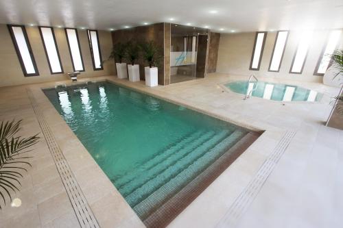 Apartamentos Cambrils Playa Spa — 4-Star Luxury Hotel in Cambrils, Spain