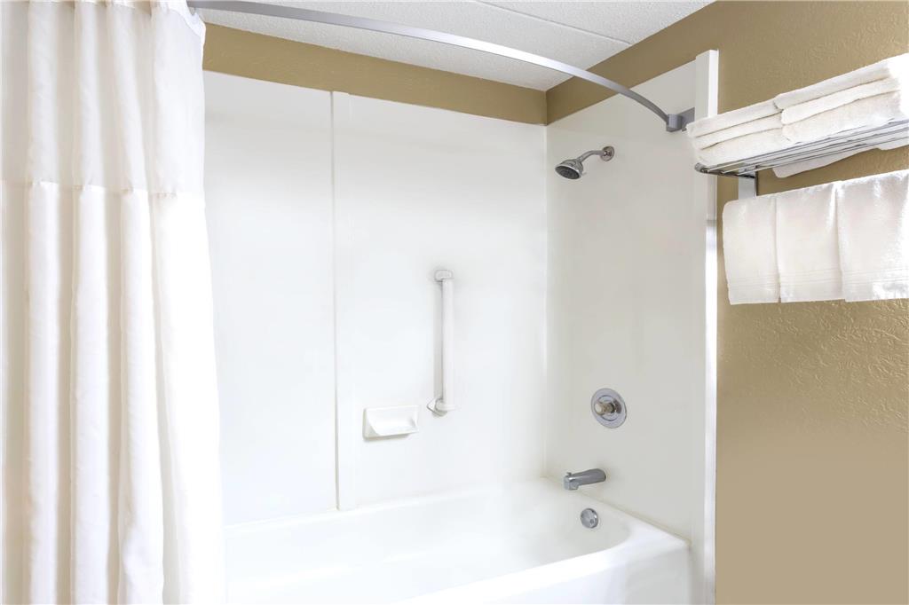 Super 8 by Wyndham Logansport - photo 8