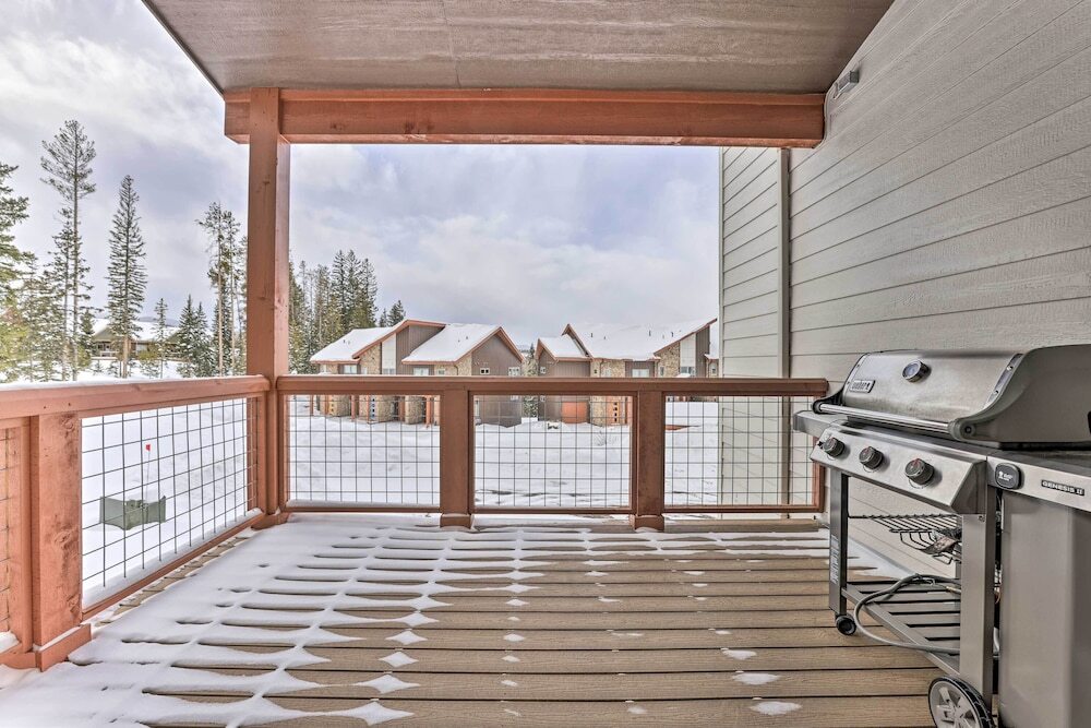 Winter Park Area Retreat Walk to Ski Shuttle — 4-Star Luxury Hotel in Fraser, United States
