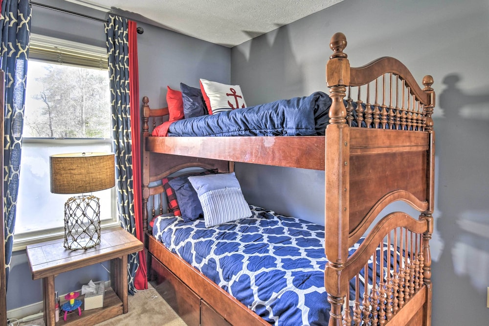 Gloucester Retreat With Backyard Oasis And Pier — Gloucester