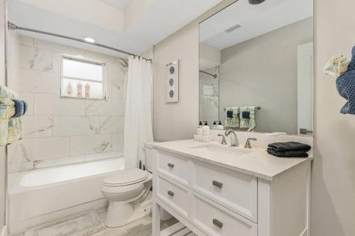 Naples Golf Front Lux Pool Home — 4-Star Luxury Hotel in Naples, United States