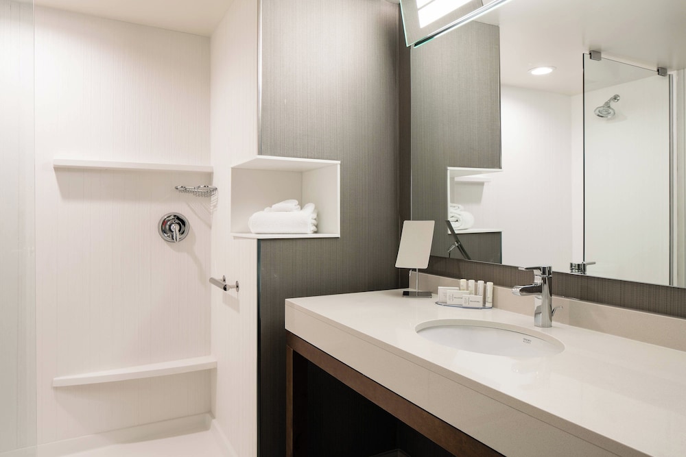 Courtyard by Marriott Omaha Bellevue Beardmore Event Center - photo 9