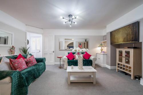 Niru Experience Chelsea Oasis with Courtyard — 4-Star Luxury Hotel in London, United Kingdom